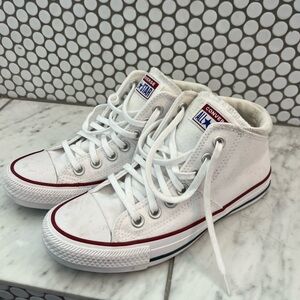 Youth size 6 Converse, tennis shoes